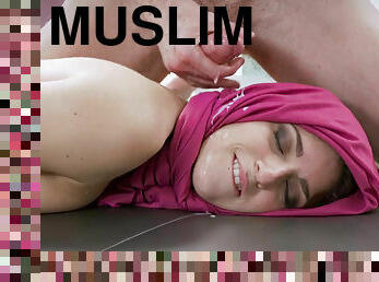 Muslim girl Nikki Knightly loves backdoor slamming