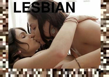 batran, invatatoare, lesbiana, adolescenta, cu-degetelul, sarutand, tanar18, mai-batran, batran-si-tanara, realitate