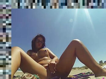 Spanish Cougar Masturbates Fully Naked At The Beach