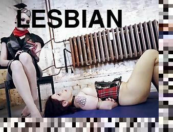 lesbian-lesbian, bdsm-seks-kasar-dan-agresif, stocking-stockings, perempuan-jalang, fetish-benda-yang-dapat-meningkatkan-gairah-sex, pakaian-seragam, berambut-cokelat, tato