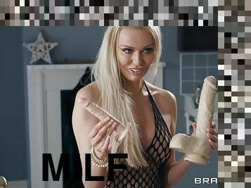 Blonde MILF Amber Jayne gets fucked in the hardest way