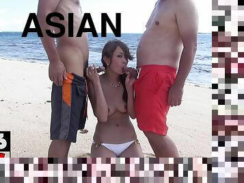 asia, puting-payudara, di-tempat-terbuka, vagina-pussy, sayang, gambarvideo-porno-secara-eksplisit-dan-intens, handjob-seks-dengan-tangan-wanita-pada-penis-laki-laki, pantai, gila, bertiga