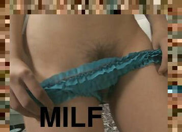 fellation, milf, sur-le-visage, ejaculation, horny, pute, chambre-a-coucher, brunette, petits-seins, sucer