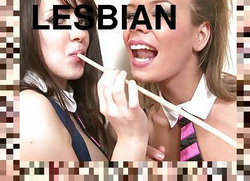 lesbo-lesbian, teini, lelu, bdsm, jalat, pitkät-sukat, nuori-18, oppilaitos, fetissi, tikkari