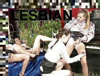 ציצי-גדול, שעירי, אורגיה-orgy, לסבית-lesbian, צעצוע, מין-קבוצתי, חרמןנית, בלונדיני, ציצים, פטיש