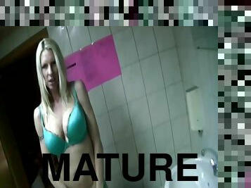 mature Emma Starr porn video