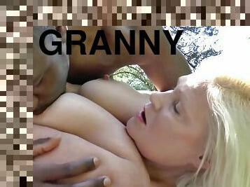 en-plein-air, mature, fellation, granny, interracial, milf, hardcore, pornstar, black, doigtage