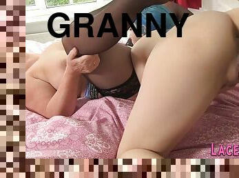 Granny rims alt lesbian and gets eaten out - mommy