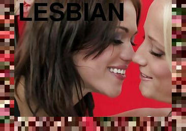 סטראפ-און, חובבן, לסבית-lesbian, תוצרת-בית, נשיקות, בלונדיני, דרך-הפה, רטוב