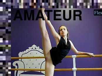 Sexy amateur dancer Julia Fiatal