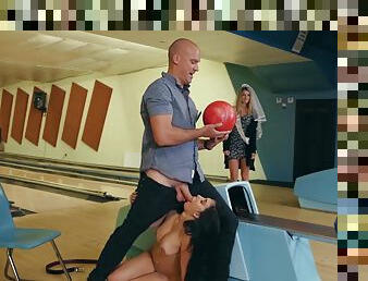 Sneaky Sex and Bowling For The Bachelor - Sean Lawless and brunette cougar Valerie Kay