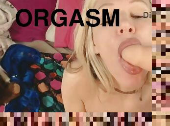 Loud screamer samantha fucks creamy cunt and gets squirt