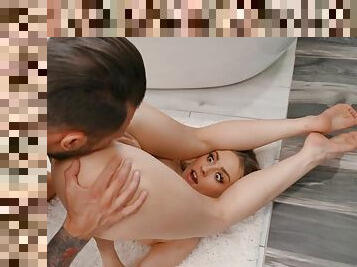 baignade, chatte-pussy, babes, fellation, jeune-18, serrée, par-voie-orale