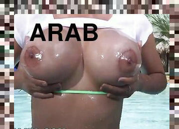 gros-nichons, en-plein-air, arabe, piscine, gros-seins, seins, bite