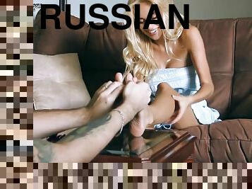 rusoaica, bunaciuni, picioare, blonda, fetish