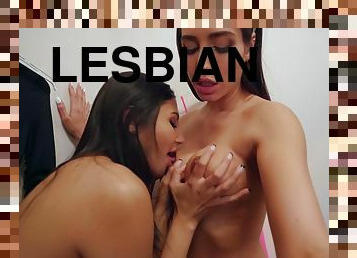 כלבלב, אורגזמה, כוס-pussy, חתיכות, לסבית-lesbian, לעשות-עם-האצבע, נשיקות, פנטזיה, בוקרת, יושבת-על-הפנים