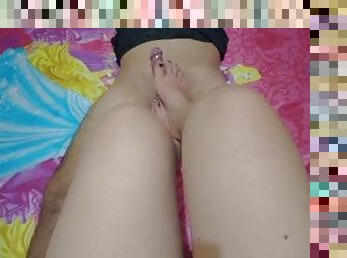 asia, amatir, sayang, handjob-seks-dengan-tangan-wanita-pada-penis-laki-laki, kaki, sudut-pandang, cantik, aktivitas-seksual-dengan-melibatkan-kaki-untuk-meningkatkan-gairah-sex