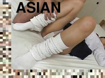 asiatique, masturbation, ejaculation-sur-le-corps, femme-habillée-mec-nu