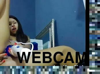 Brazilian girl masturbates on webcam