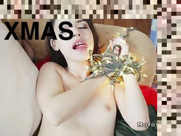 Gf fucks a huge dick on the eve of christmas