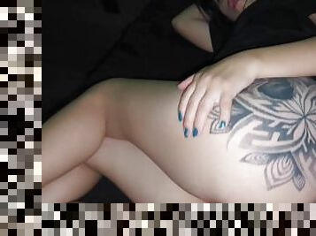 Teen influencer tatuada le gusta que la graben gozando rico (Video Completo)