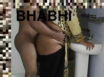 Sexy Pakistani Desi Girl Ayesha Bhabhi Fucked By Her Ex Boyfriend - While Washing Hands In Washroom