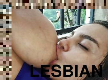 isot-tissit, nännit, lesbo-lesbian, maito, märkä, juominen, imettäminen, suihinotto-sucking