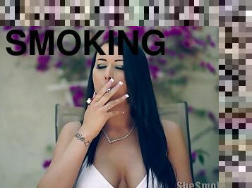 Smoking fetish queen