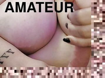 gros-nichons, grosse, masturbation, mamelons, amateur, maison, branlette, belle-femme-ronde, salope, secousses