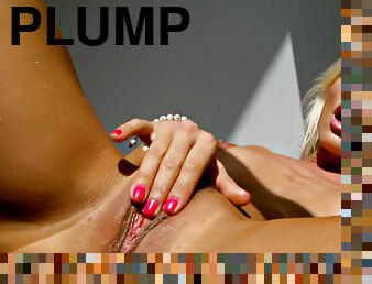 Sexy plump lips on masturbating blonde