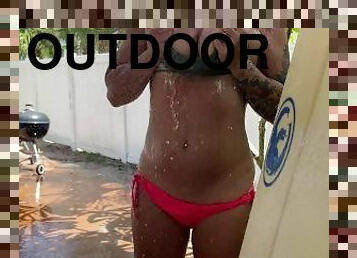 mandi, di-tempat-terbuka, umum, amatir, sayang, pantai, mandi-shower, bikini, basah, berambut-cokelat