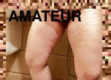 baignade, poilue, pisser, chatte-pussy, amateur, mature, joufflue, douche, solo, jambes