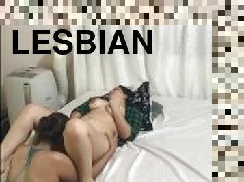 masturbaatio, orgasmi, pillu-pussy, remmidildo, amatööri, eebenpuinen, lesbo-lesbian, teini, kotitekoinen, koosteet