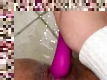 MY VIBRA MAKES ME CUM AND PEE