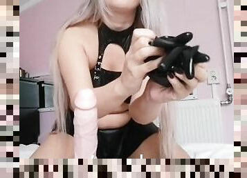 storatuttar, leksak, porrstjärna, avrunkning, bdsm, pov, blond, dildo, fetisch, latex