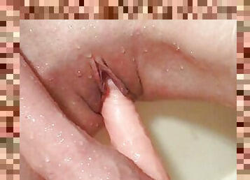 Fuck herself with dildo in shower 