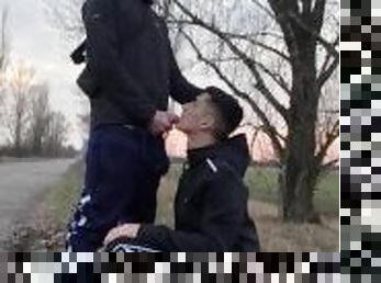 CHAV LADS OUTDOOR SUCKING