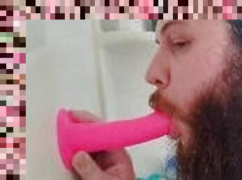 Deepthroating a 7.5 inch dildo