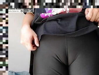 In my office my pussy shows camel toe / Niedliche Muschi wird Kamelfuß, Leggings