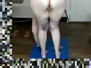 Sexy Mature Vee Does Naked Yoga!