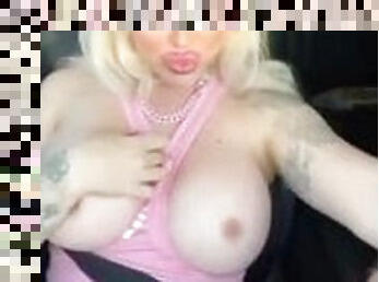 Ely pink Bimbo barbie taking her tits out in car for evribody to see