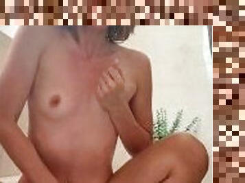 Miss_Italia si masturba figa nella vasca da bagno durante doccia  Onlyfans Amatoriale Italiano