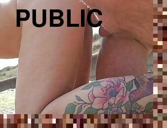 veľké-prsia, na-verejnosti, amatérske, zlatíčka, milfka, pláž, britské, bikini, tetovanie