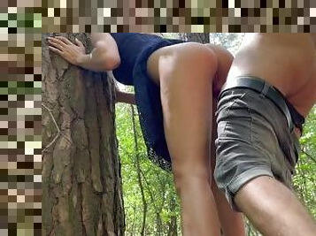 Cummed on beauty's ass in a public park-forest