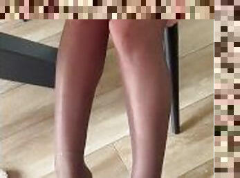 masturbation, collants, maigre, ejaculation-sur-le-corps, branlette, pieds, secousses, ejaculation, en-nylon, jambes