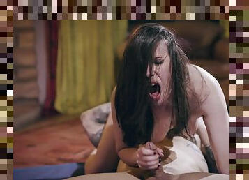 sayang, blowjob-seks-dengan-mengisap-penis, gambarvideo-porno-secara-eksplisit-dan-intens, bintang-porno, deepthroat-penis-masuk-ke-tenggorokan, pasangan, menunggangi, berambut-cokelat, tato, tungkai-kaki