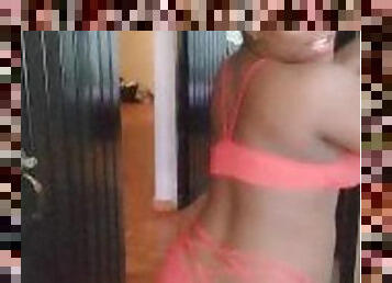 Morena baila muy sensual para ponerse caliente