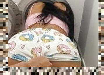 Une belle latina se fait dmonter alors quelle est coince dans son lave linge