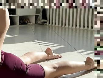 tight leggings barefoot big legs yoga