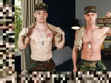 armée, levrette, masturbation, fellation, gay, branlette, fellation-profonde, secousses, horny, militaire